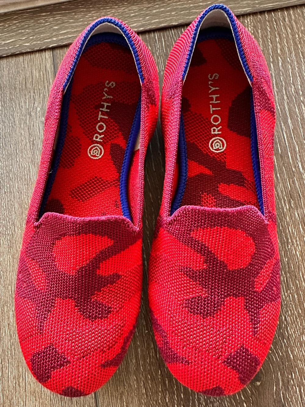Rothy’s girls loafer. Red camo. Size 4.